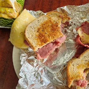 Reuben minus the thousand island dressing. No pickle? What the?!?