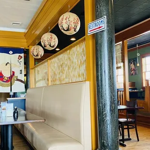 Some booths, tables, and benches for small and large parties (a party of 20 walked in and were seated right away around 4pm)