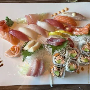 Sushi &amp; sashimi combo