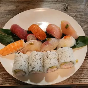 Dinner Special: Sushi Set with California Roll