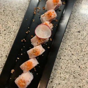Hamachi sake roll