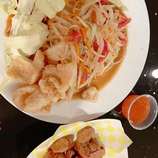 Papaya salad, Fried meatballs