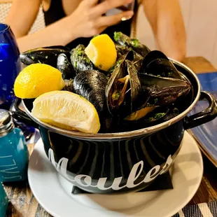 Impepata di Cozze al Vapore (Mussels)