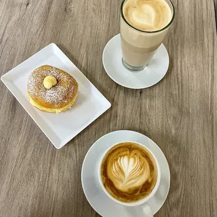 Latte, cappuccino &amp; bombolone Alla crema