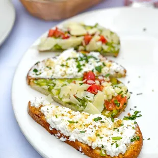 Crostinis - @SiblingsThatEat