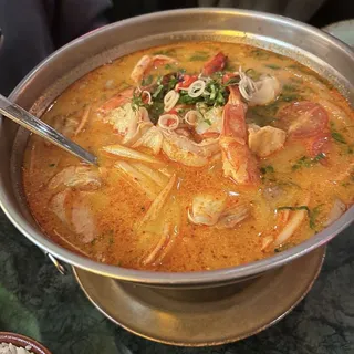 Tom Yum Chicken Hotpot *