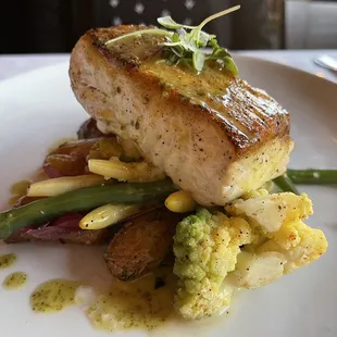 Wild Caught Alaskan Halibut ($38) 2/5: The halibut was too dry and the flavor was lacking. The same is to be said for the vegetables.