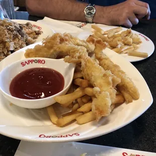 Chicken fingers (the fourth one was already in the plate)