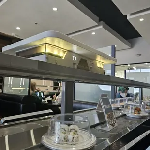 sushi and sashimi, interior