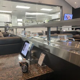sushi and sashimi, interior
