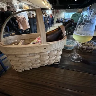 Bottle basket of Honeymoon Season