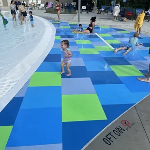 Padded splash pad