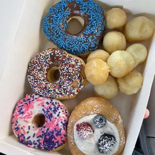 Our picks for the day. The berry with cream was amazing.