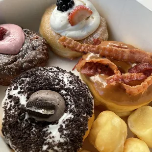 Strawberry chocolate, chantilly, cookies and cream and maple bacon!