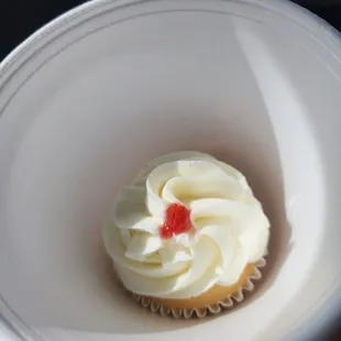 How they transfer cupcakes to go...nice!