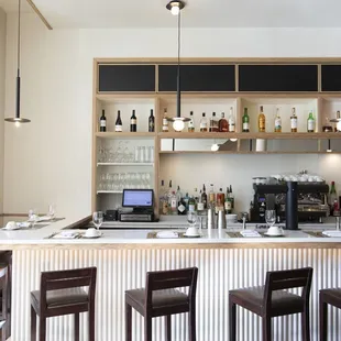 Have a seat at our bar and get cozy. Enjoy Happy Hour everyday from 3-6pm