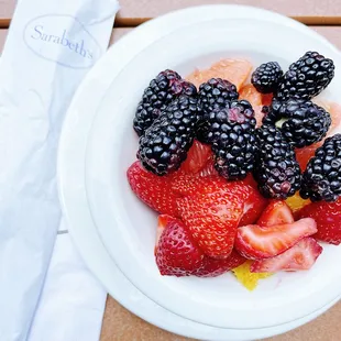 Morning Fruit Bowl @ Sarabeth&apos;s Central Park South