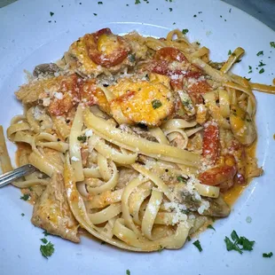 Sarafino&apos;s - Grilled chicken, sauteed mushrooms and garlic, roasted red pepper sauce, herb butter, parmigiano cheese with fettuccine pasta
