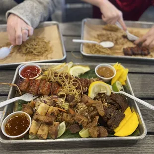 Mixed Platter feeds 2-4  It looked prettier... but a real foodie tastes then takes a pic!!!