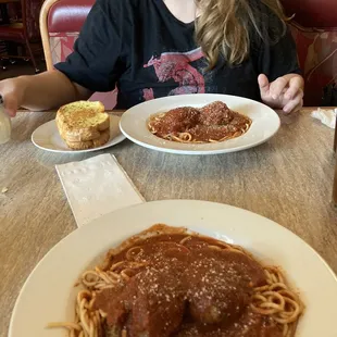Homemade spaghetti and meatballs with housemaid garlic toast. A very nice dinner tonight.