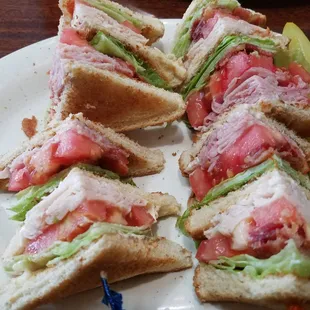 Turkey club. Turkey, ham, lettuce tomato, bacon and mayo. Your choice of bread. This is white toasted.