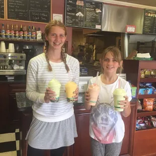 These two ladies love our smoothies :)
