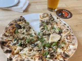 Radius Pizzeria & Pub