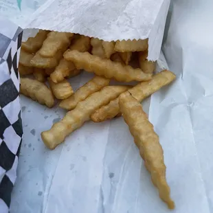 Crinkle cut fries. very generous portion.