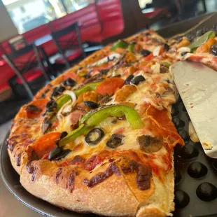 Sardellas Supreme Pizza Large 16"