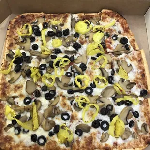 Thin crust with mushrooms, banana peppers, and black olives.
