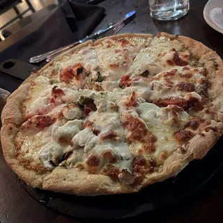 pesto and herb chicken pizza