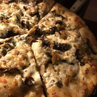 wild mushroom pizza