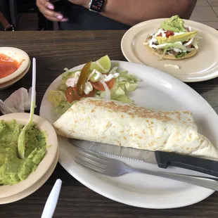 The guacamole is absolutely amazing. Sopa was delish. Burrito was yummy