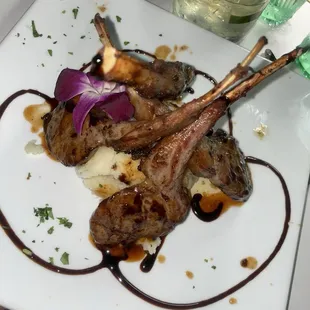 Lamb chops and mashed potatoes