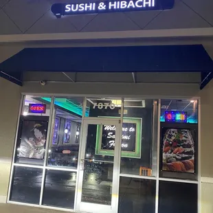 The entrance, to amazing food