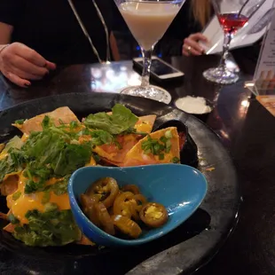 Nachos .and drinks with friends...great band #sloppyjoeband