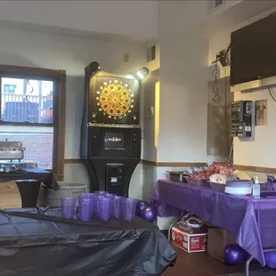 Decorate the back room for a party