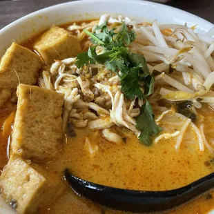 S4.  Laksa (Malaysian curry noodle) $15.95
