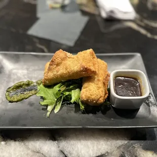 Mac &amp; cheese egg rolls