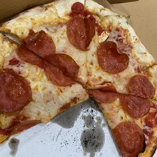 Pepperoni wasn't too greasy and the seasoning on the pizza was just right.