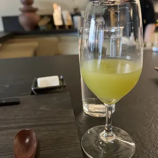 Aperitif: Seedlip Citrus, Cucumber, Shiso, Lemon