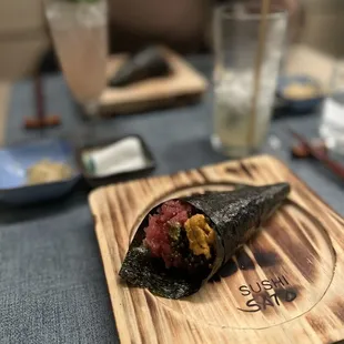 Uni Toro Caviar Hand Roll