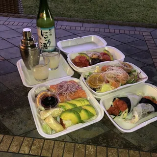 spicy salmon hand roll