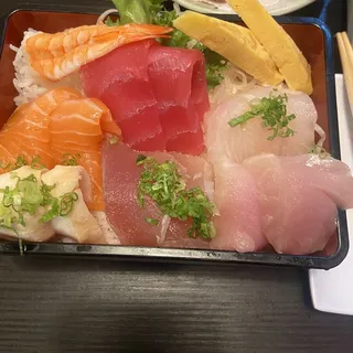 4. Chirashi Sashimi Combination