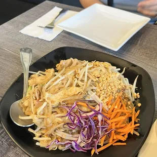 Pad thai with chicken