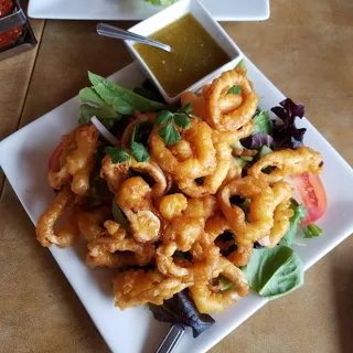 Crispy Calamari Salad