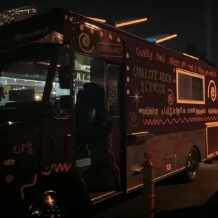 a food truck at night