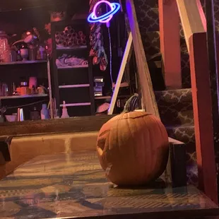 Saturn bar