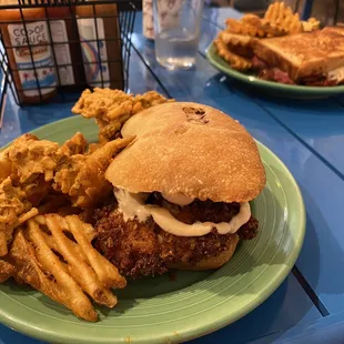 food, chicken wings and fried chicken