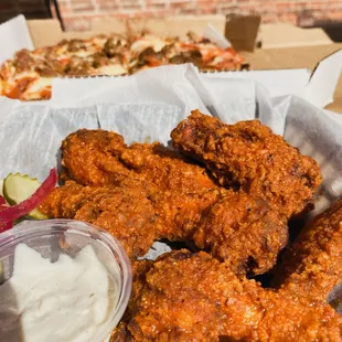 cleveland hot wings and pizza